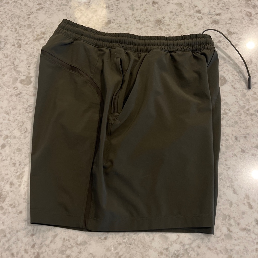 Men’s Dark Olive Pace Breaker 5 inch inseam Shorts Size Small